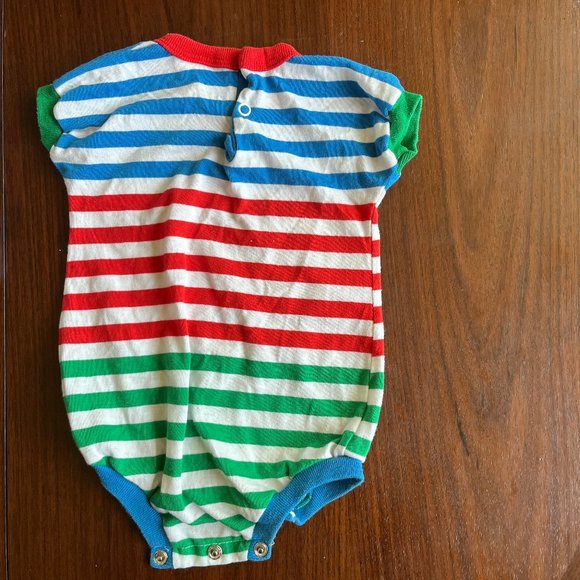 Peanuts Charlie Brown Snoopy Onesie - Picture 2 of 3